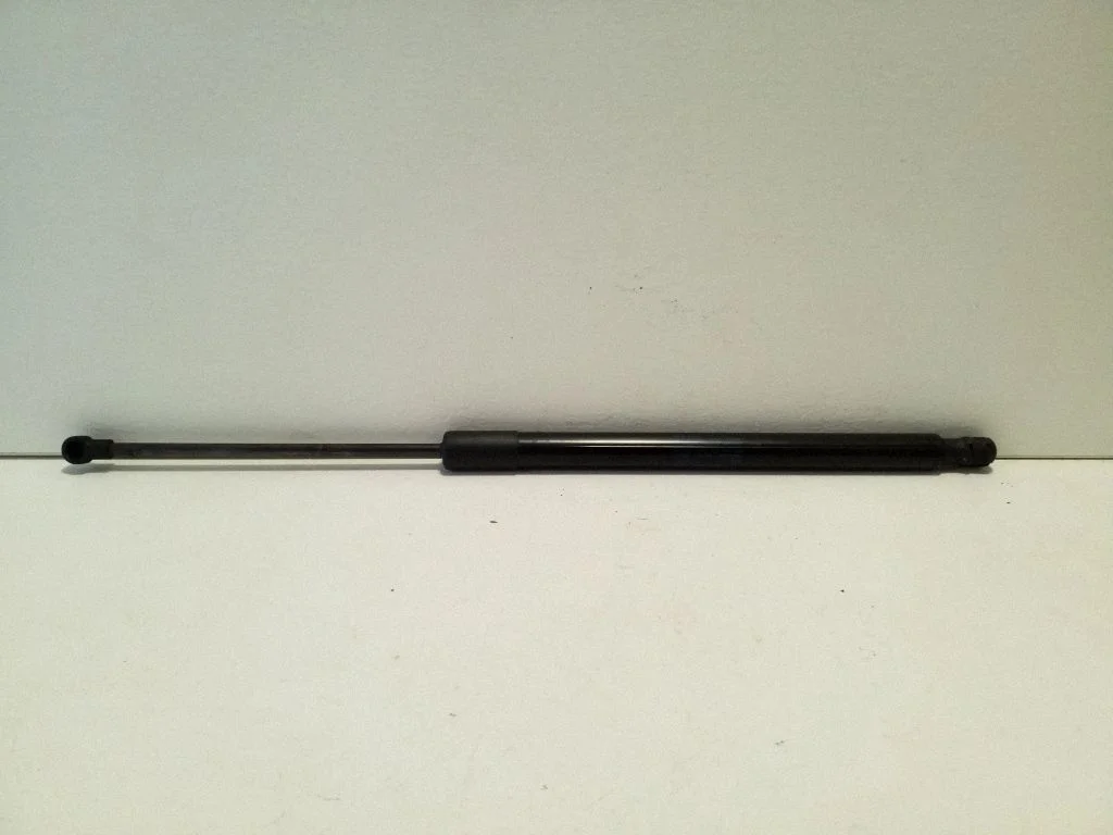 Aizmugurējā vāka amortizators 5G6827550C