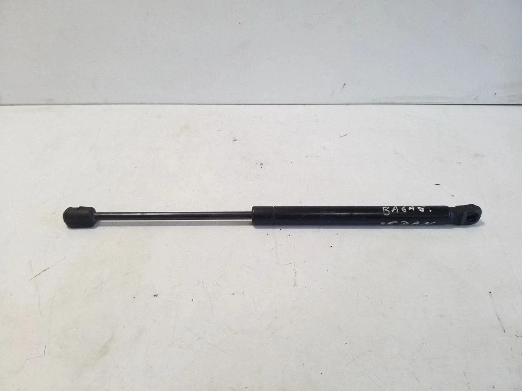 Aizmugurējā vāka amortizators – Volkswagen Passat B6 (2005-2010)