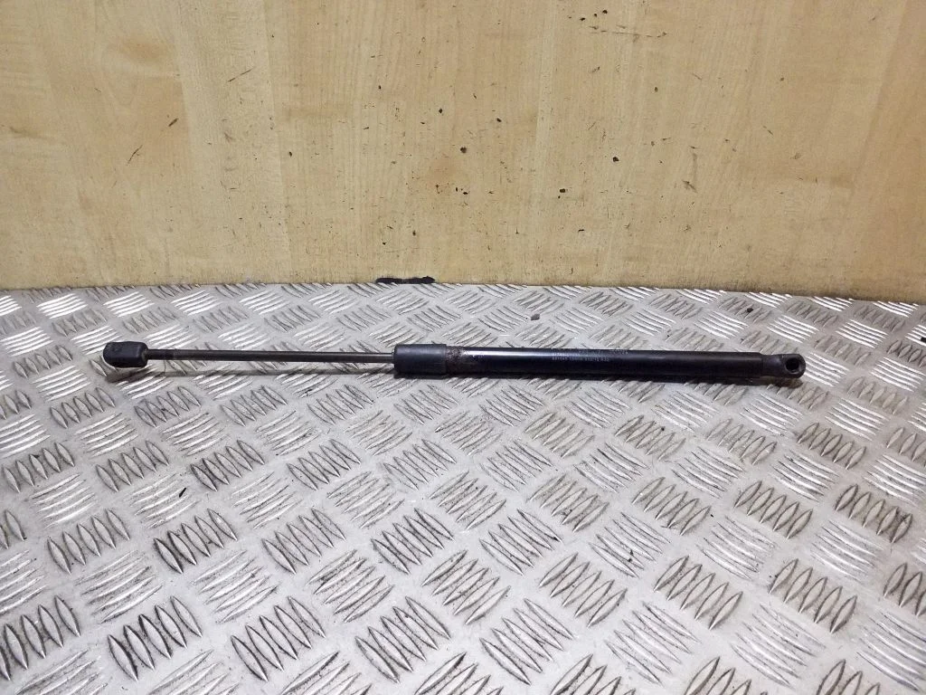Tagaluugi gaasiamortisaator 817802Y000