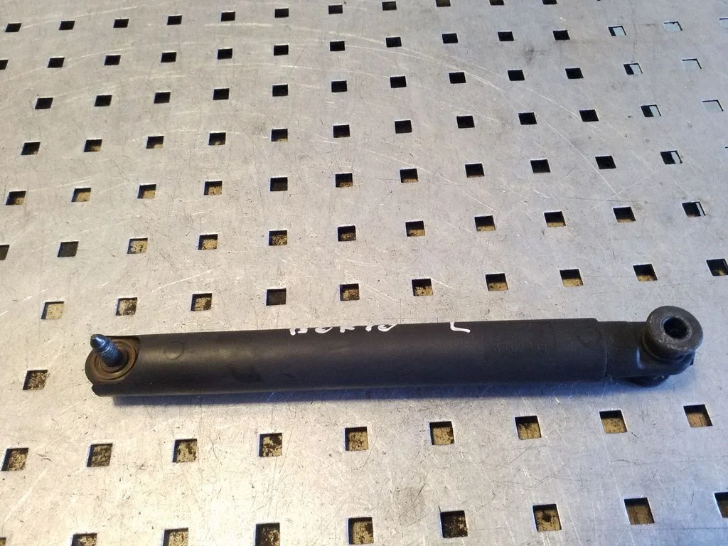 Tailgate/trunk strut/damper – BMW X5 E53 (1999-2006)
