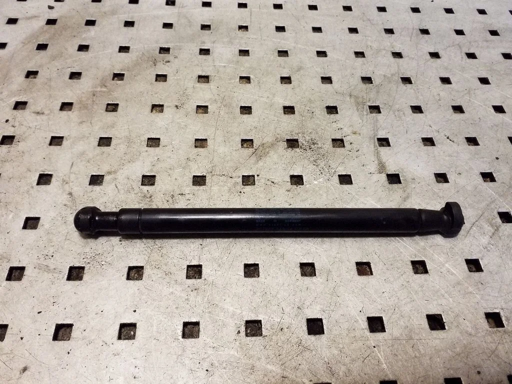 Tailgate/trunk strut/damper 3G5827550