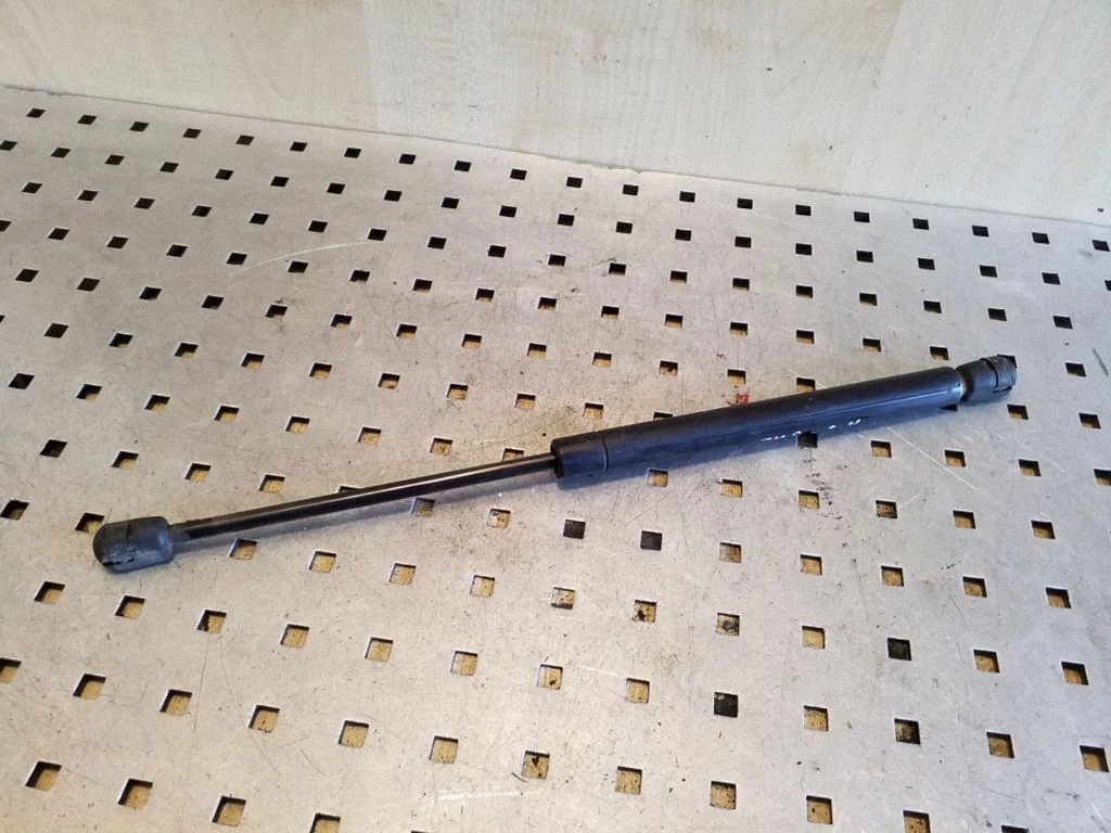 Tailgate/trunk strut/damper 4D0827551B – Audi A8 S8 D2 4D (1994-2002)