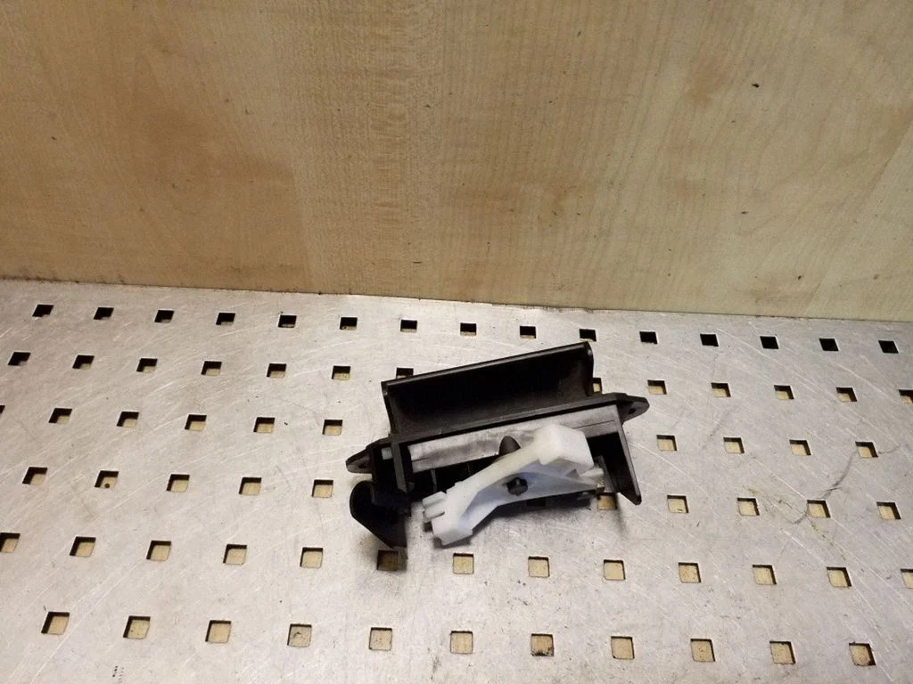 Tagaluugi avamiskäepide (välimine)