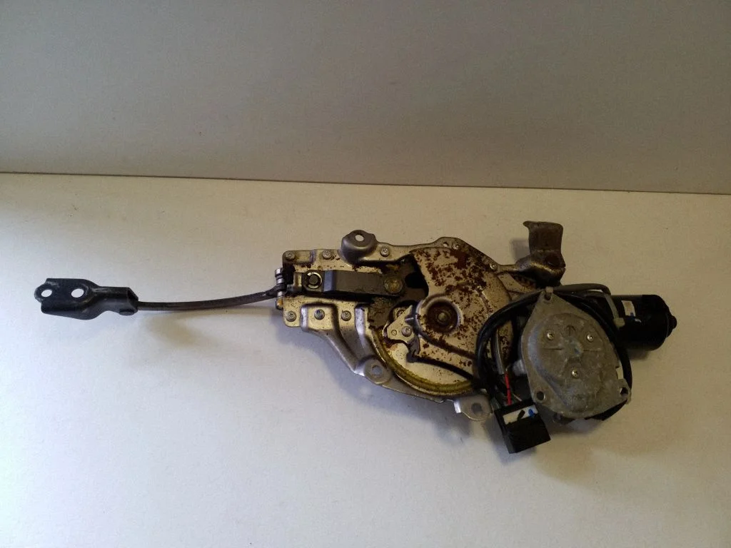 Tailgate/trunk/boot lift motor – Lexus RX III (2008-2015)