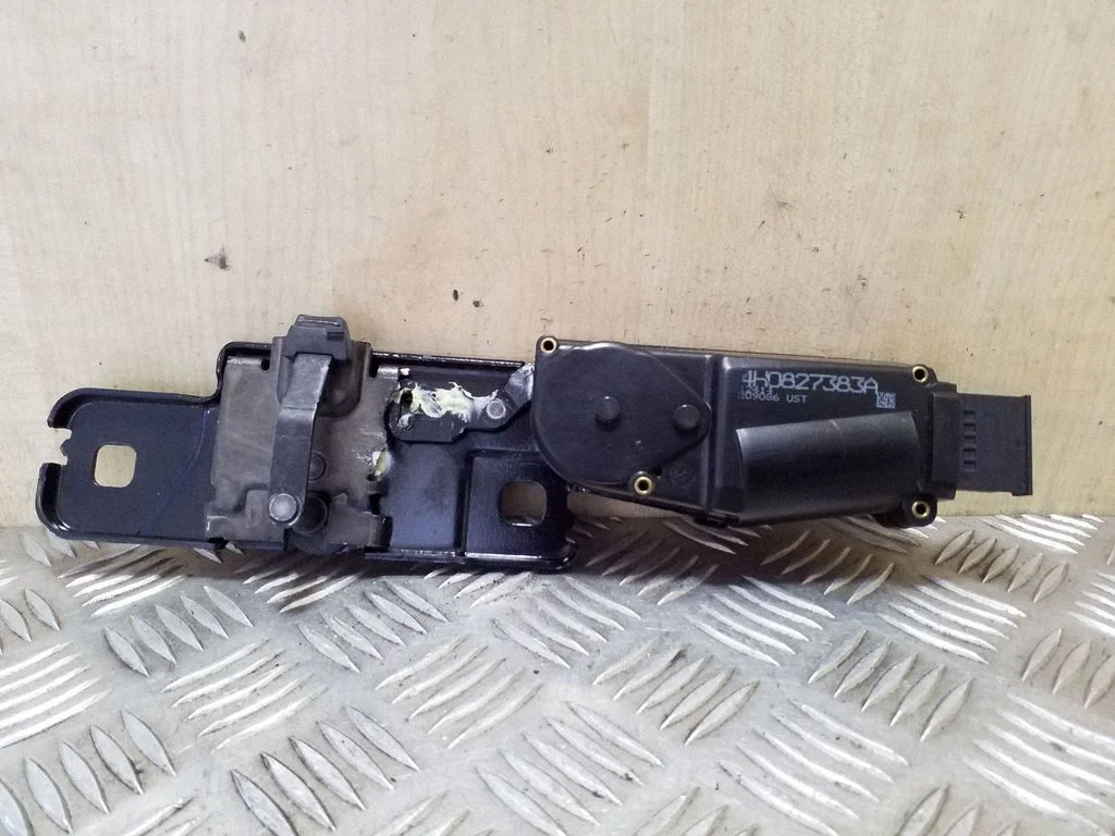 Tailgate/trunk/boot lift motor 4H0827383A – Audi A8 S8 D4 4H (2010-2016)