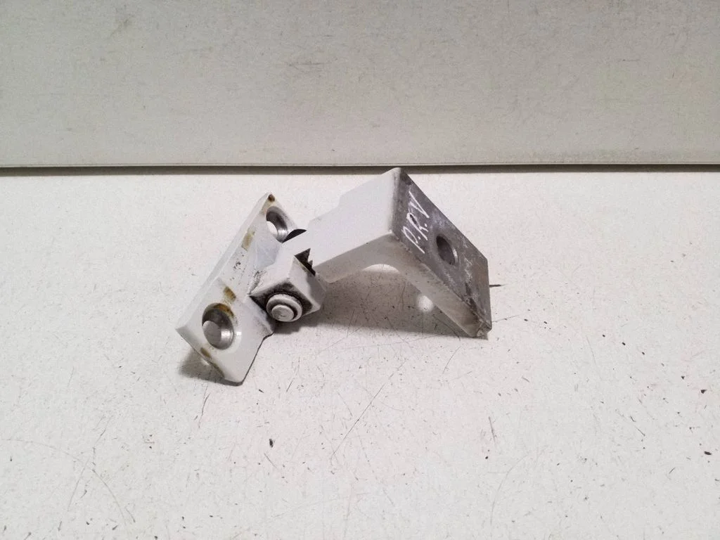 Front door upper hinge – BMW X6M F86 (2015-2018)