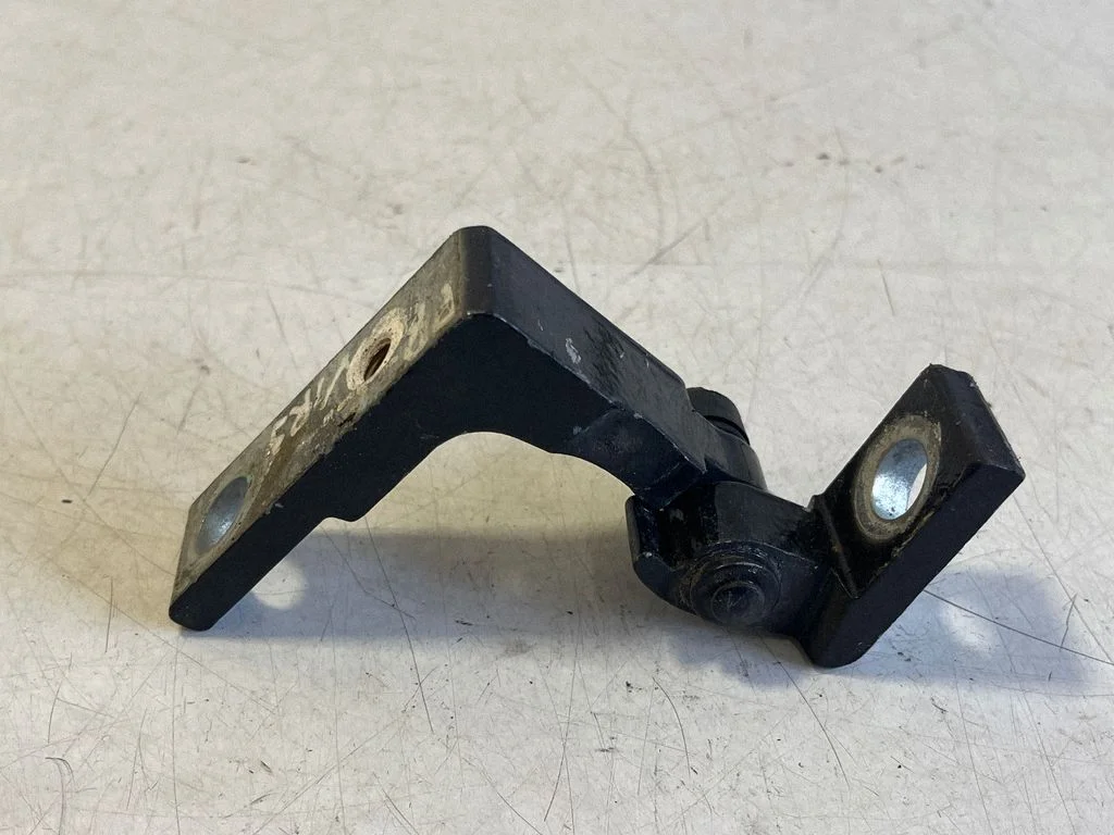 Front door upper hinge 7L0831401A