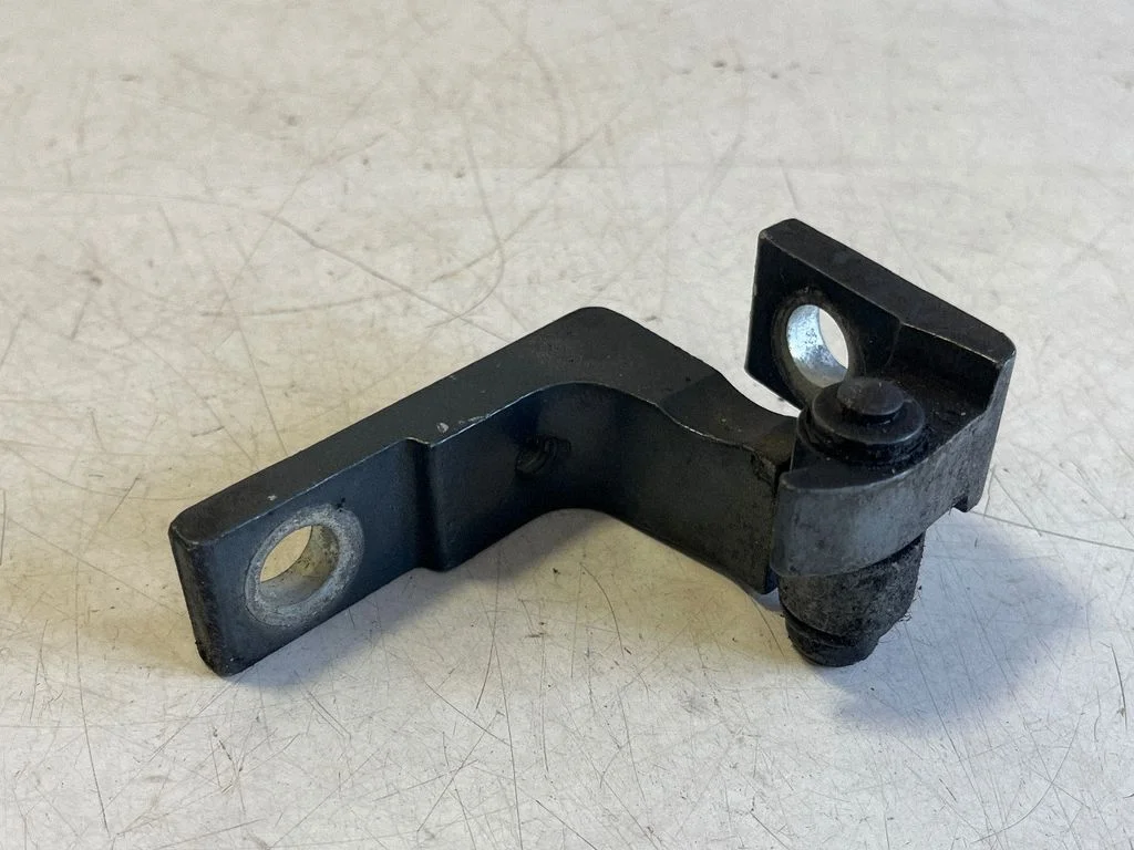 Front door upper hinge 7L0831401A