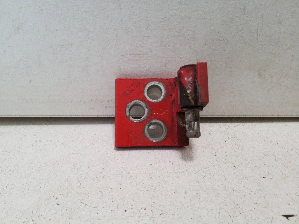 Esiukse ülemine hing H447A1