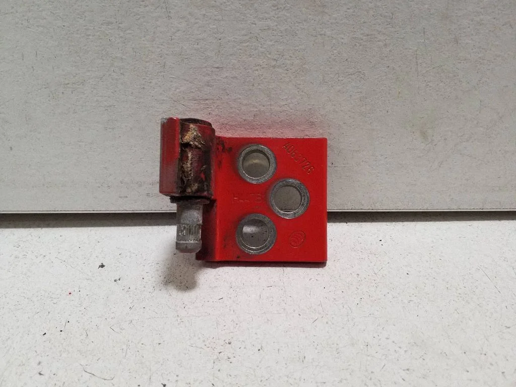 Esiukse ülemine hing H447B1