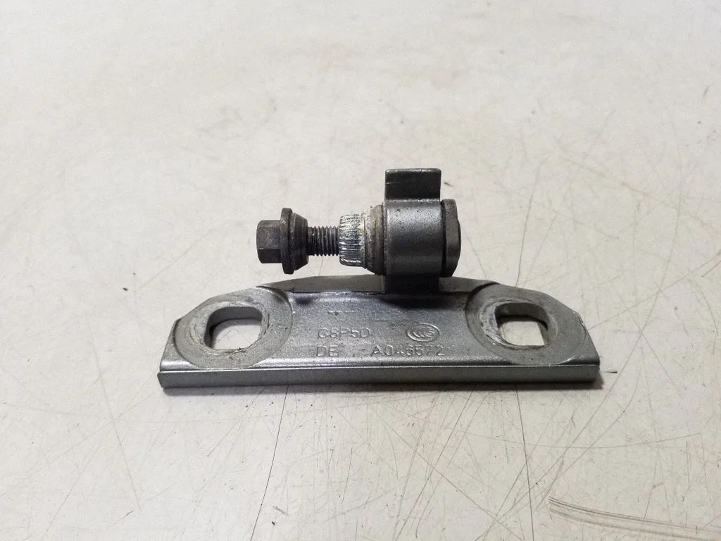 Front door upper hinge A046572