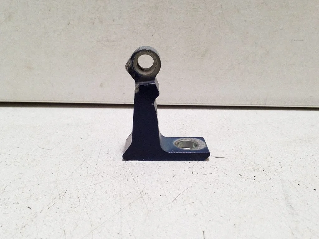 Front door upper hinge 5H0831401A