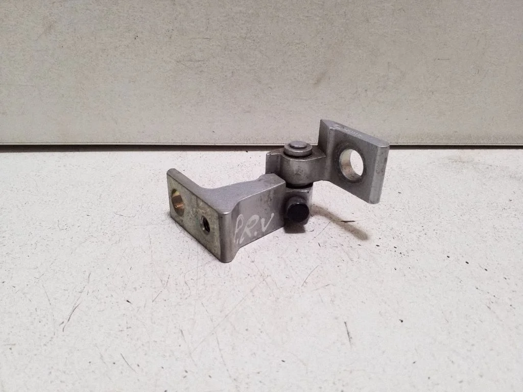 Front door upper hinge 8X4833408A