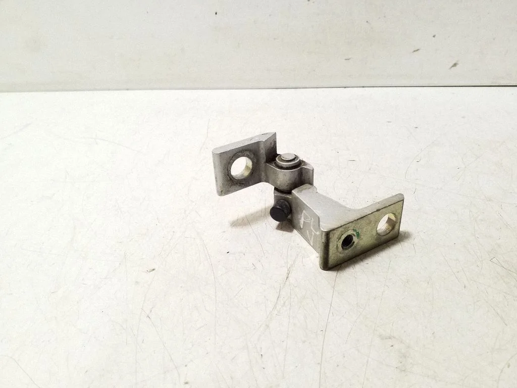 Front door upper hinge 8X0831403E