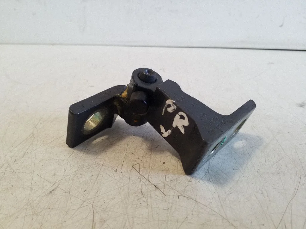 Front door upper hinge 8X0831404E