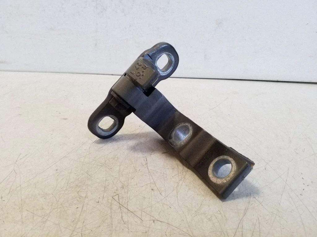 Front door upper hinge 31371553