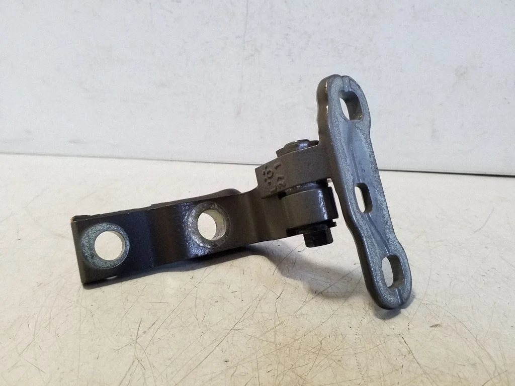 Front door upper hinge 31371552