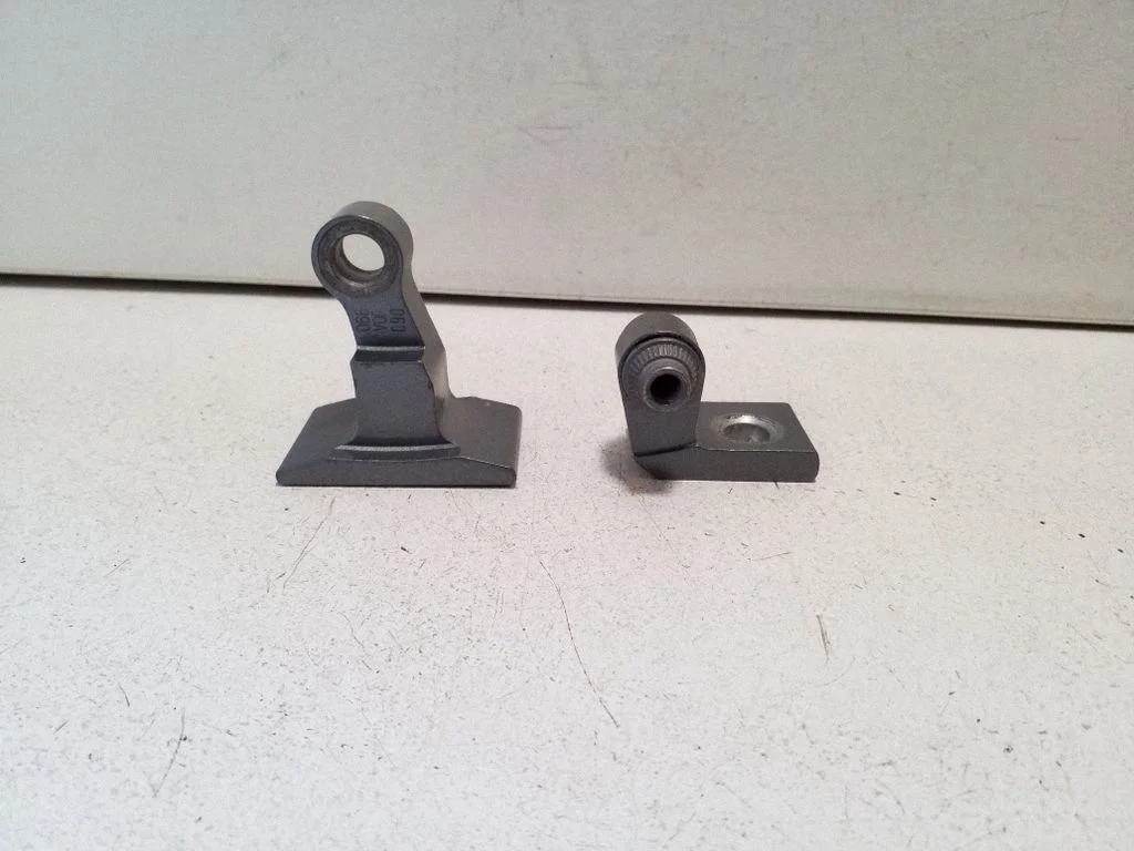 Front door upper hinge 7246066