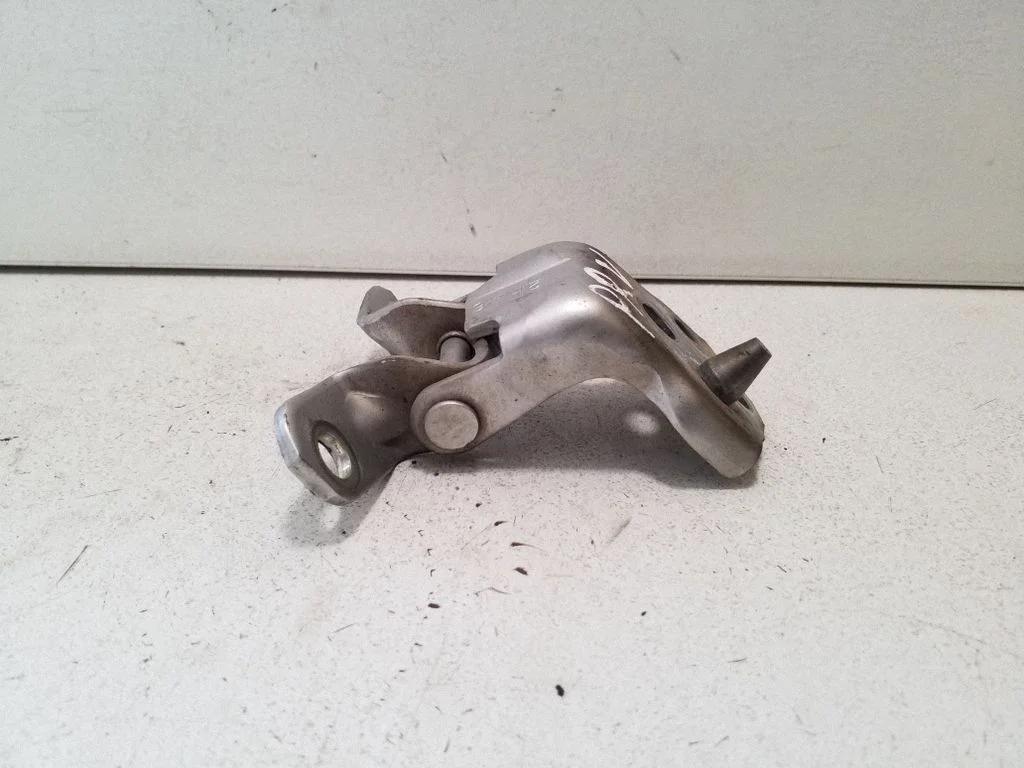 Priekšējā augšējā eņģe AB392122800AA