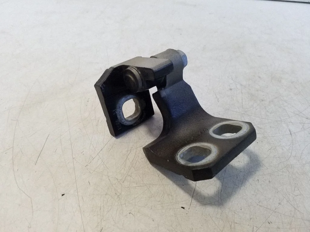 Front door upper hinge A048803