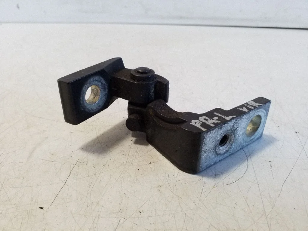 Front door upper hinge A046573
