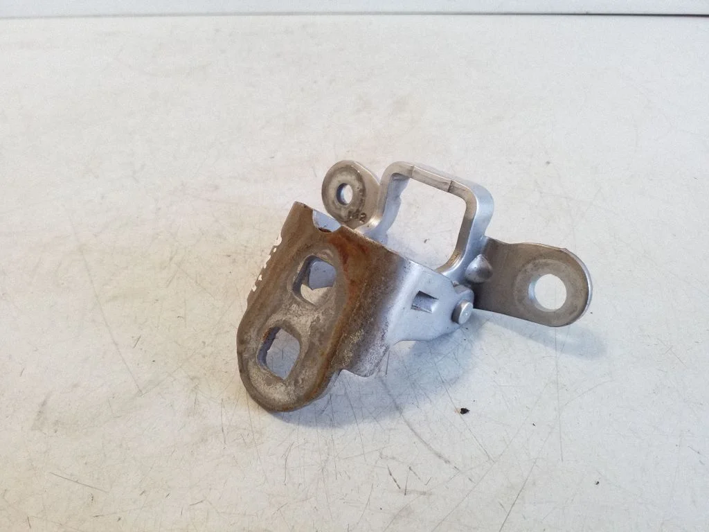 Front door upper hinge 85574F