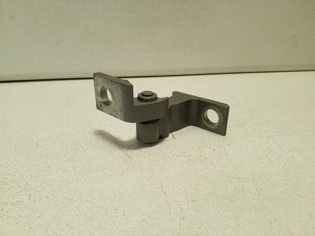 Front door upper hinge 8X0831404E