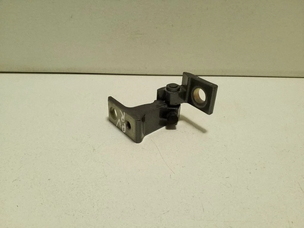Front door upper hinge 8X0831404E