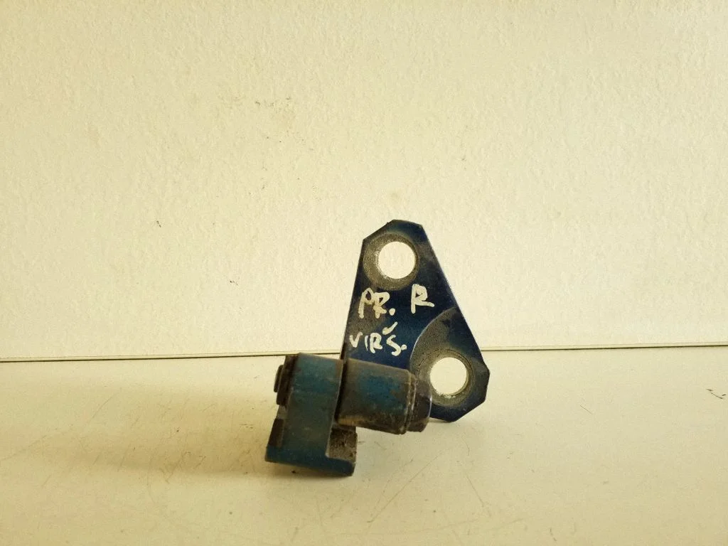 Front door upper hinge – right