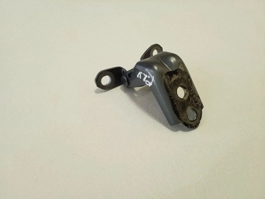 Priekšējā augšējā eņģe – Nissan Qashqai J12 (2021-)