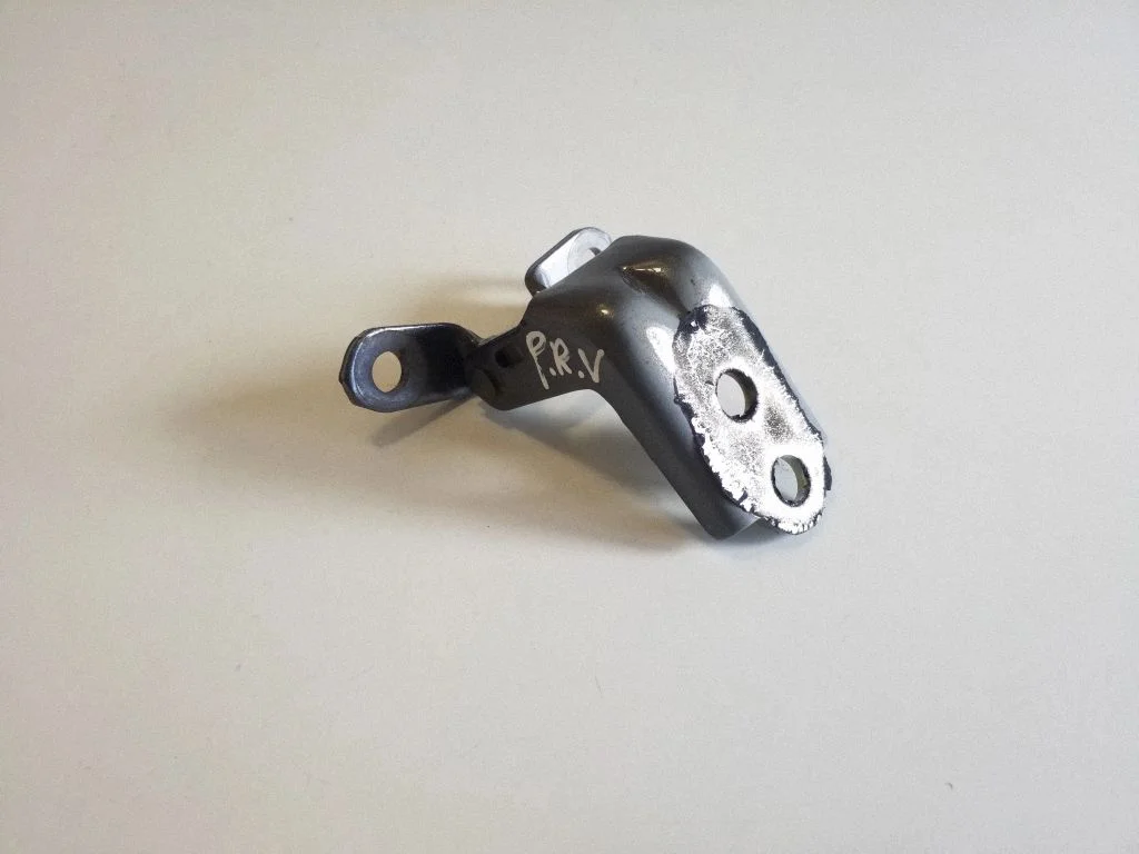 Priekšējā augšējā eņģe – Nissan Qashqai J12 (2021-)