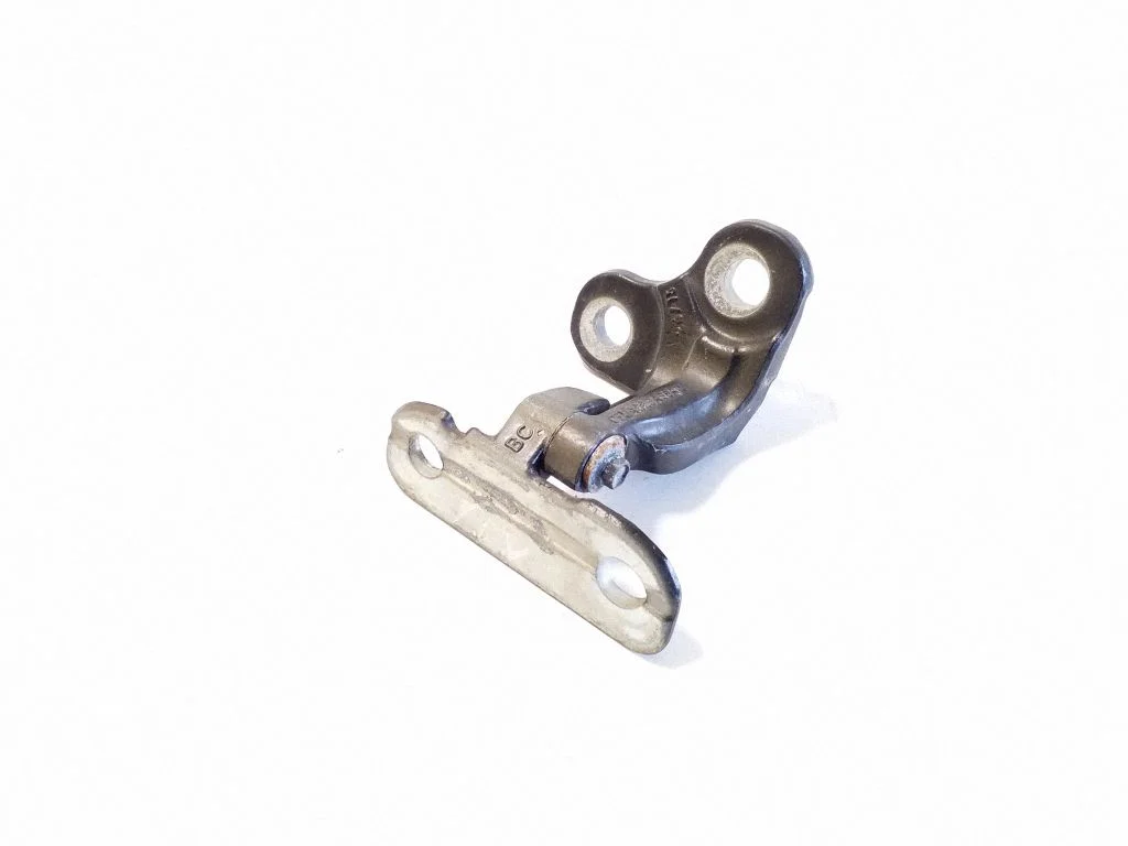Front door upper hinge CPLA228A88AC