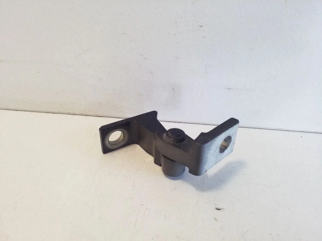 Priekšējā augšējā eņģe 8K0831401P