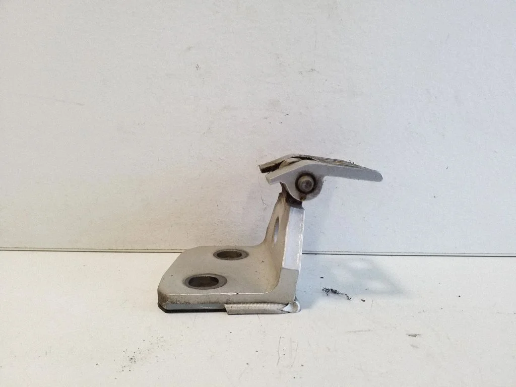 Front door upper hinge 3402820