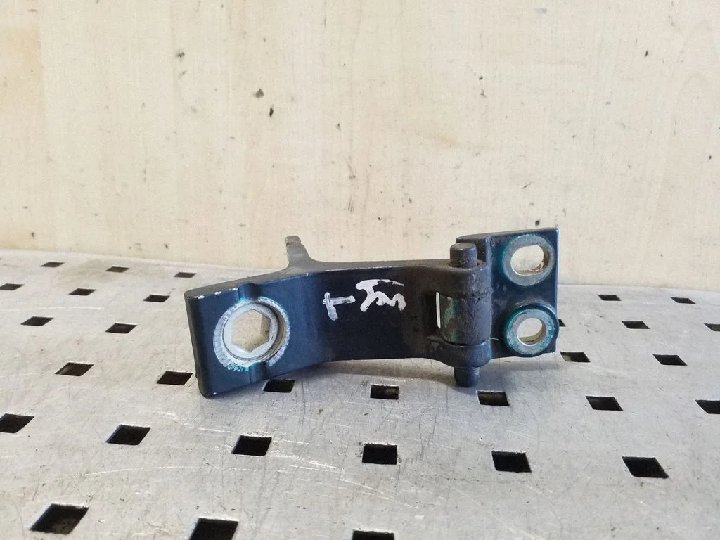 Front door upper hinge 893831401