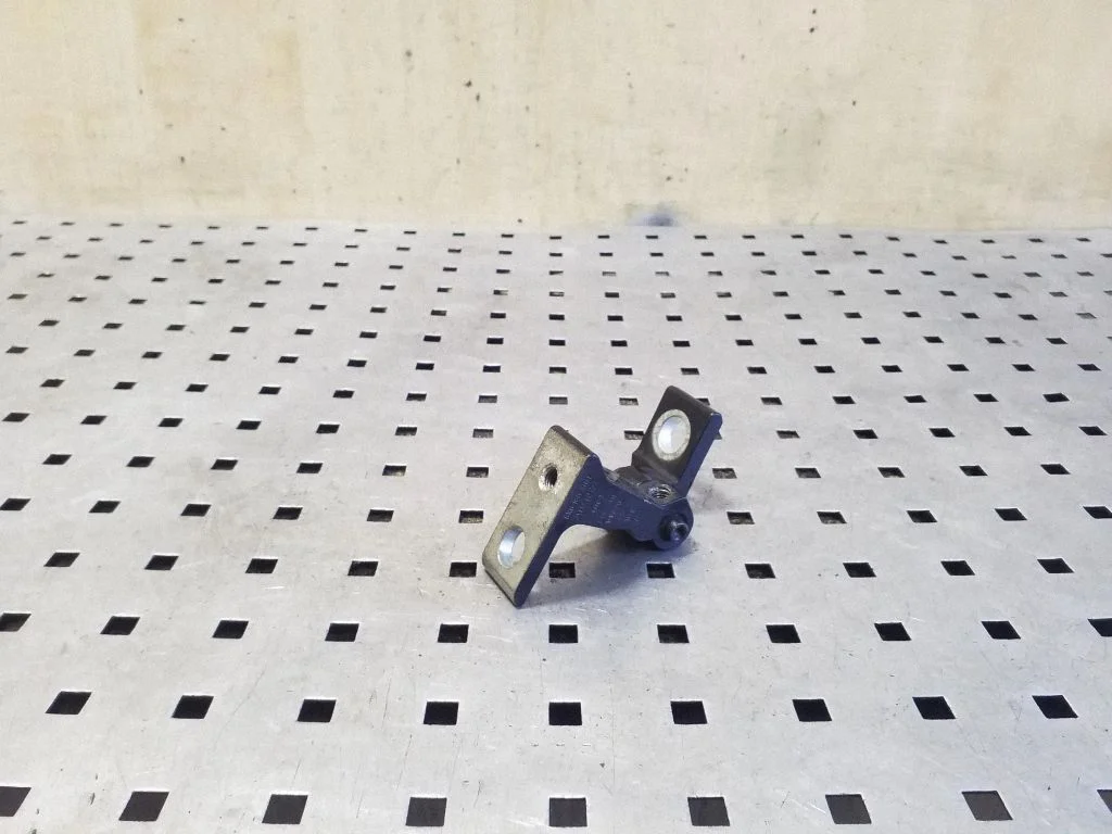 Front door upper hinge 8X0831404E