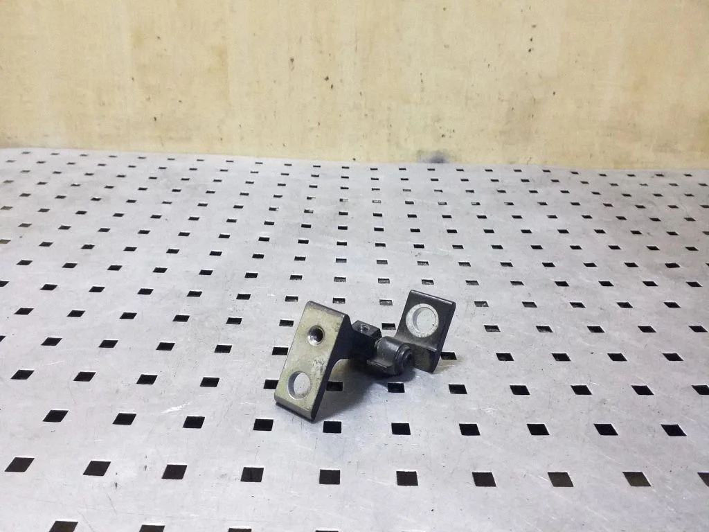Front door upper hinge 8X0831403E