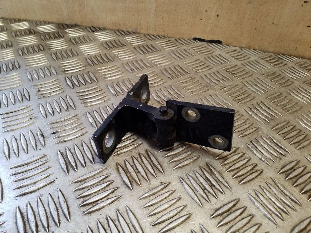 Front door upper hinge 4A0831401A