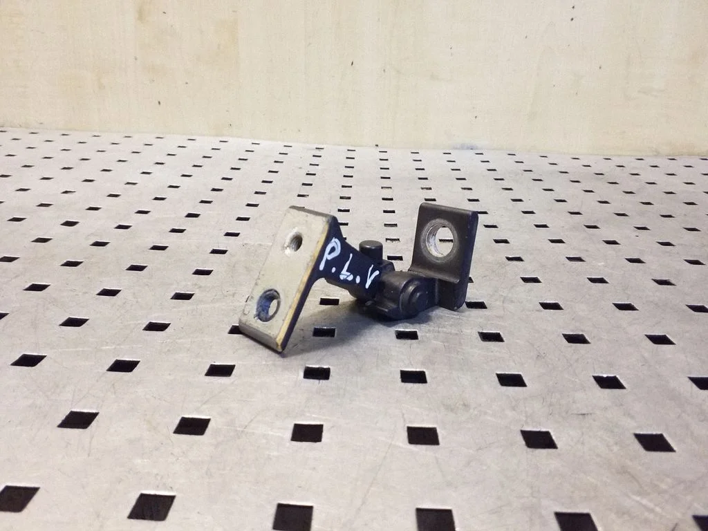 Front door upper hinge 8K0831401E