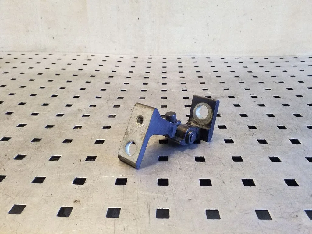 Front door upper hinge 8K0831401A