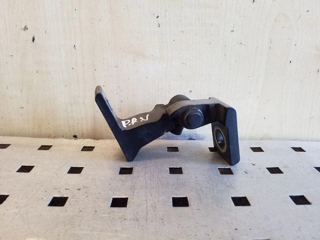 Front door upper hinge 8K0831402E
