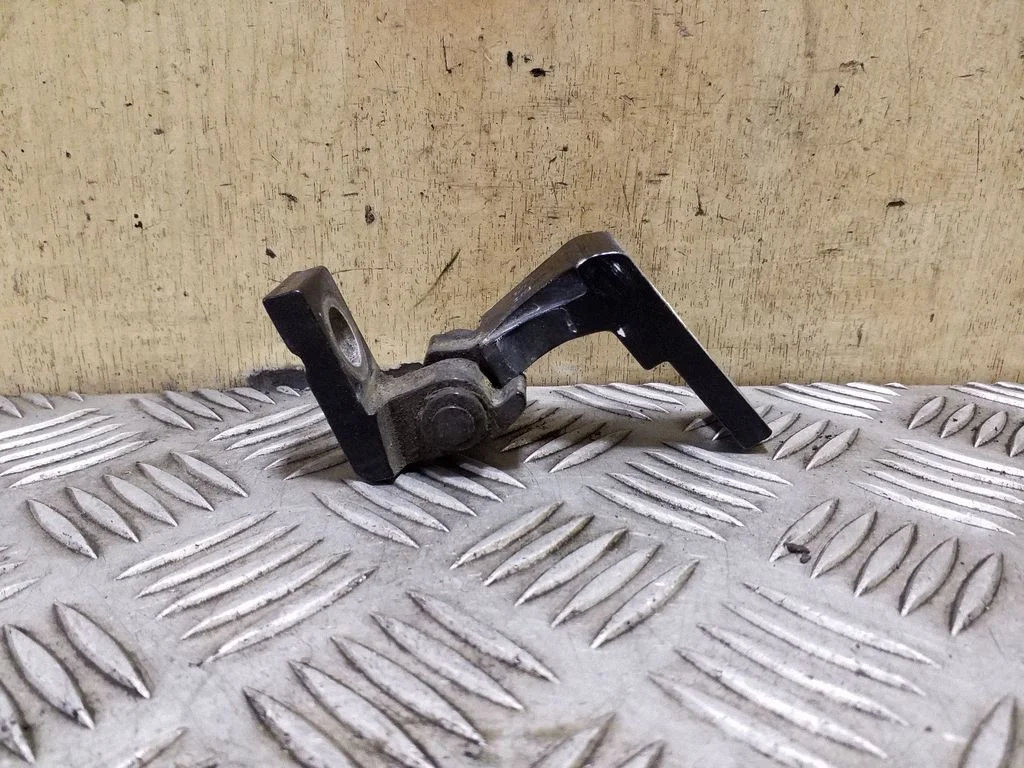 Front door upper hinge – right