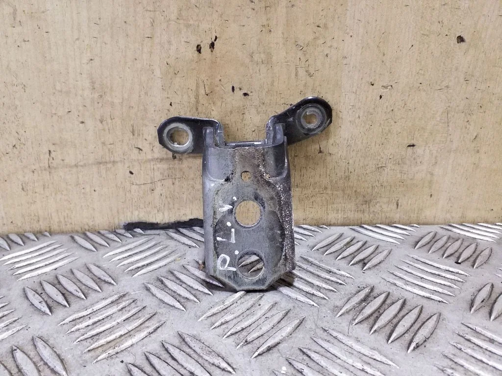 Front door upper hinge – left