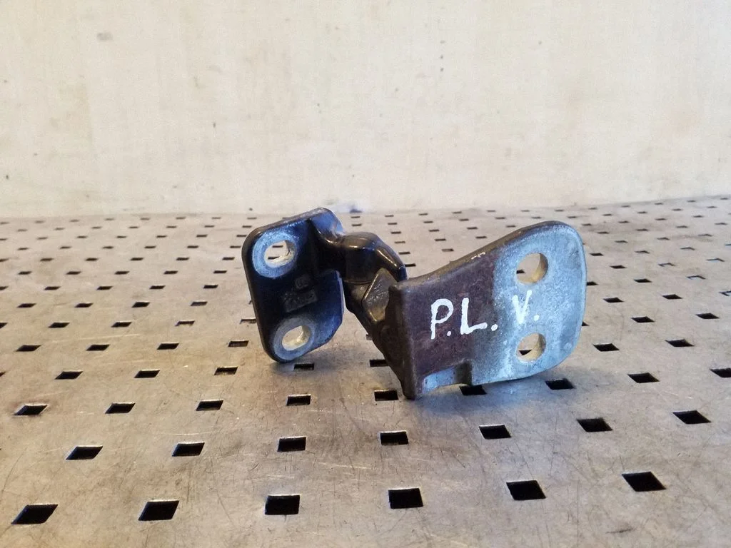 Front door upper hinge BDB780052