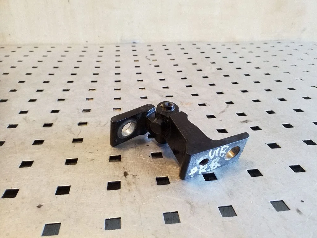 Front door upper hinge 4H0831402A – Audi A8 S8 D4 4H (2010-2016)
