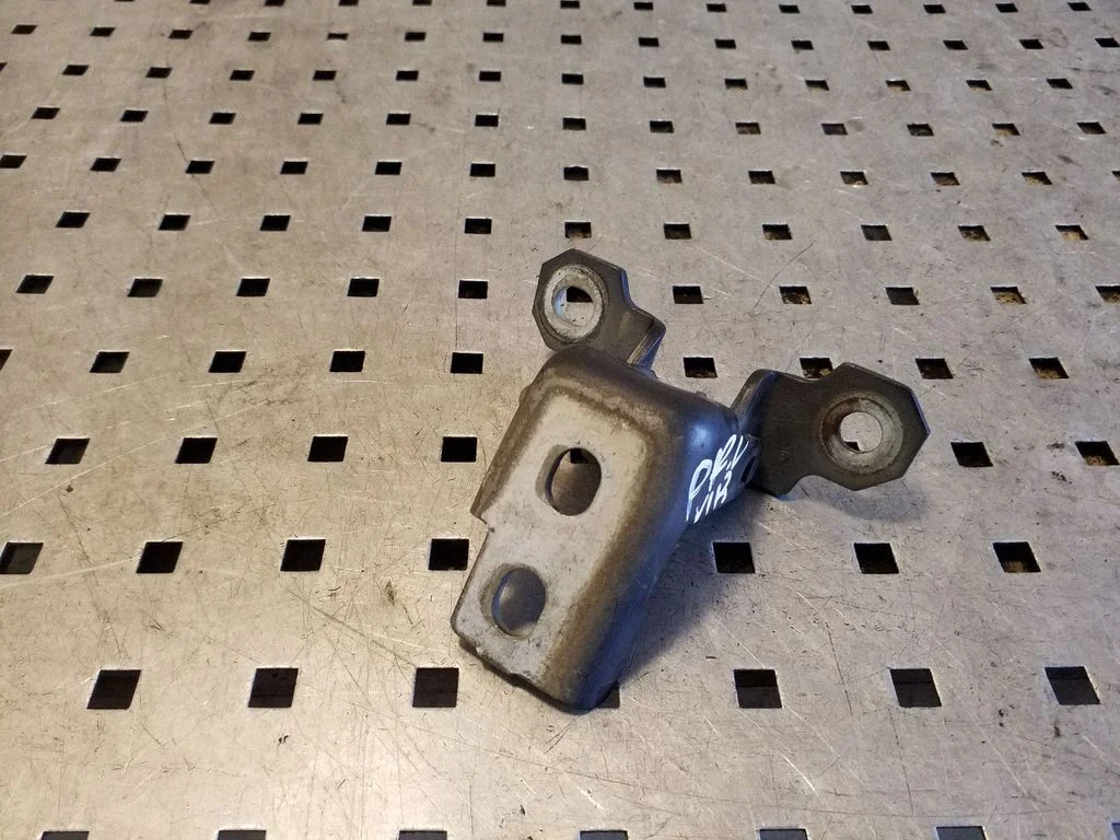 Priekšējā augšējā eņģe 8040100163B