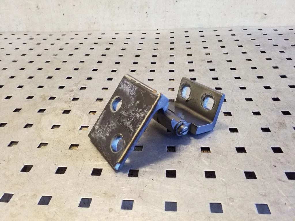 Front door upper hinge 415182651499