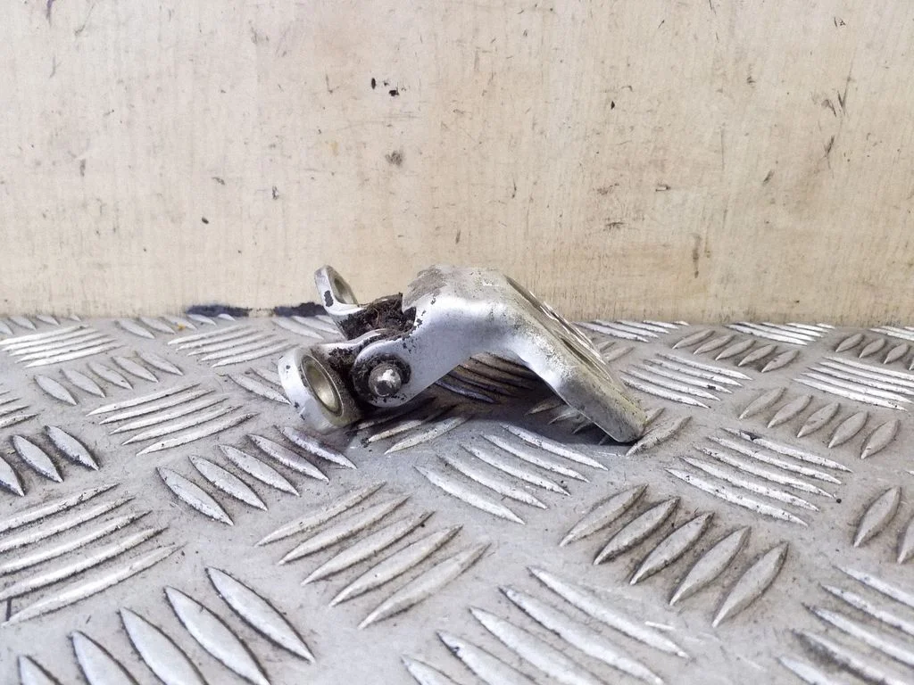 Front door upper hinge – right