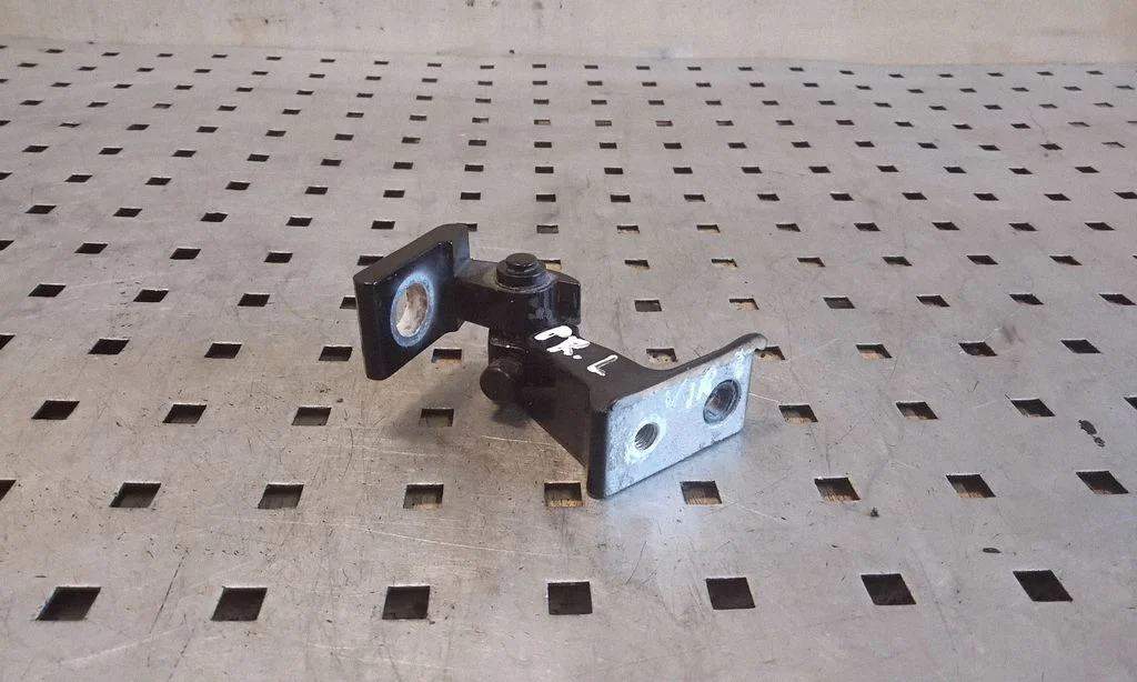 Front door upper hinge 8K0831401E