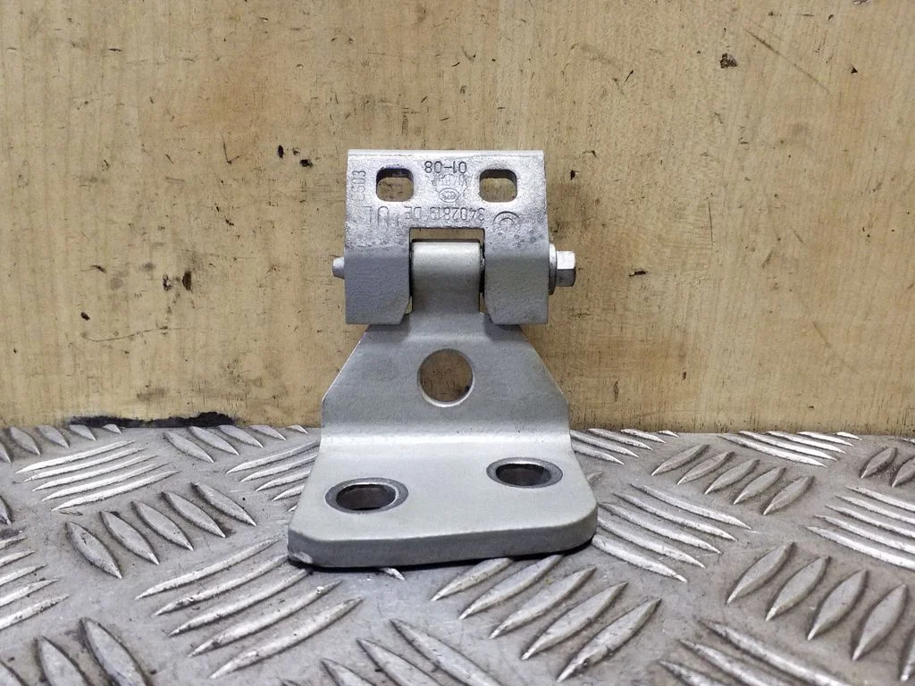 Priekšējā augšējā eņģe 3402819